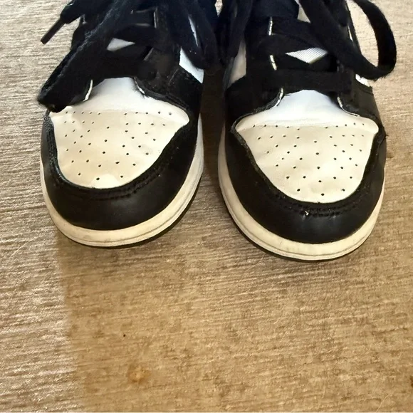 Little kids size 12c Nike Panda Dunks - Picture 6 of 8